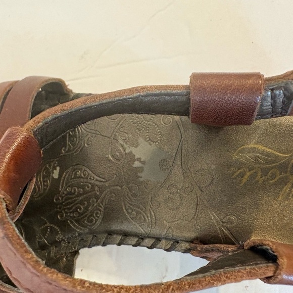 Strictly Comfort brown leather open toe Strappy Roman sandals shoes size 7 M - Picture 9 of 12